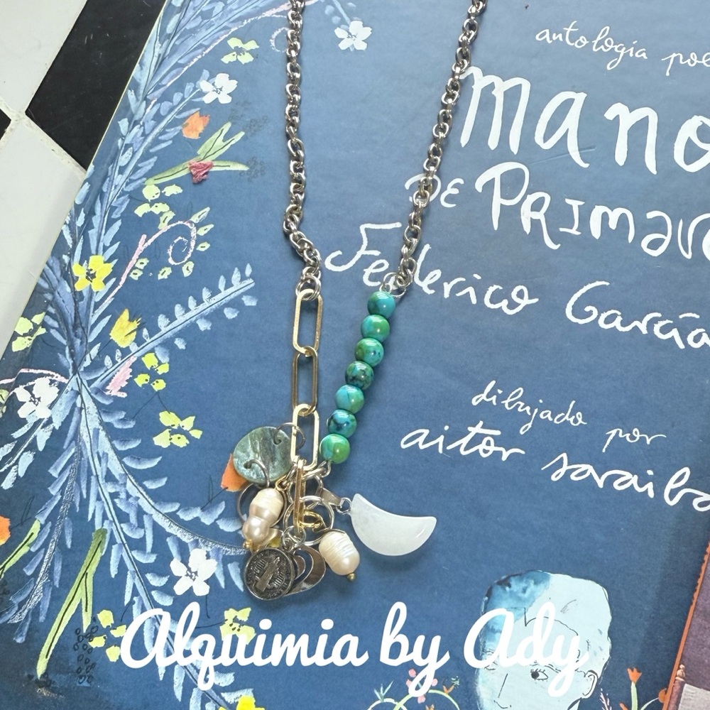 Charms and gemstones necklace - Picture 2 of 2